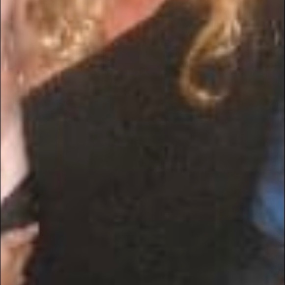 Beautiful black cocktail dress with brooch. - Picture 3 of 3